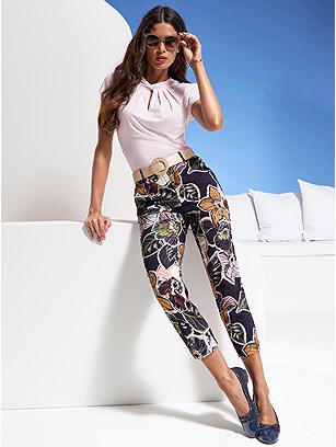 Floral Printed Capri Pants product image (547362.BLPR.1.1_WithBackground)