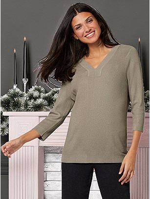 sweater product image (579729.DKBR.2SS)