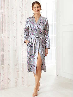 Robe product image (967492.MTPR.1.9_WithBackground)